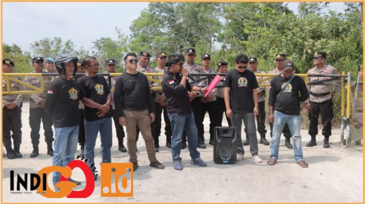 Personil Polres Lingga saat amankan unjuk rasa, Senin (22/7).