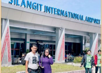 Elisabet Simanjuntak bersama suaminya Djonggi Napitupulu, Kamis (25/7).