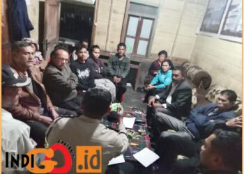 Antara pihak pertama dan kedua sepakat berdamai disaksikan Kepala Desa, Babinkantibmas dan para saksi kedua belah pihak, Senin (29/7).