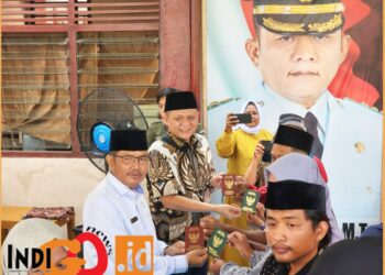 Bupati OKU Timur, Enos dan Wakil Bupati saat hadiri pelayanan isbat nikah terpadu, Selasa (30/7).