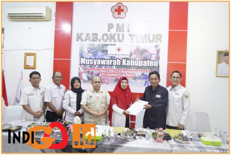 dr. Sheila bersama peserta Musyawarah Kabupaten PMI OKU Timur, Rabu (31/7).
