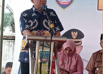 Bupati Enos saat peresmian kantor UPT Disdukcapil di Kecamatan Belitang ll, Kabupaten OKU Timur - Sumsel  Senin (5/8).