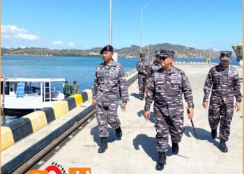 Danpushidrosal, Laksamana Madya TNI Dr. Budi Purwanto ST, MM saat inspeksi di Labuhan Bajo NTT, Rabu (7/8).