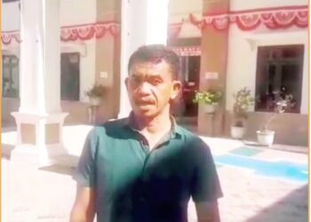 Djonggi Napitupulu suami korban Elisabet Simanjuntak saat memberikan keterangan di depan Pengadilan Negeri Balige, Senin (2/9).