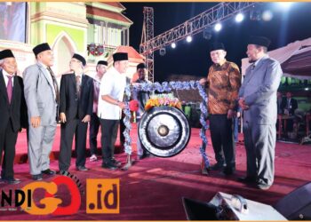 Bupati Enos bersama Ketua ISNU Sumsel sekaligus Mukhtasar NU, H. Herman Deru SH, MM saat hadiri PENA 2024 PM Nurussalam, Minggu (1/9).