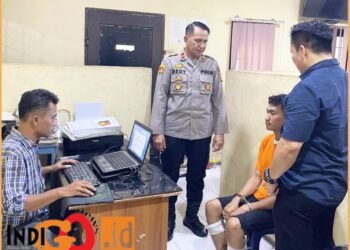 Tersangka saat di BAP di Polsek Delitua, Selasa (10/9).