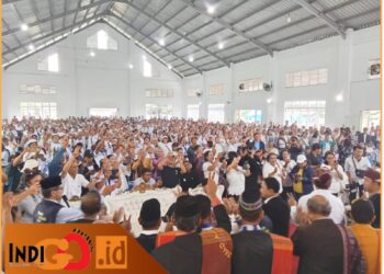 Ribuan masyarakat pengurus dan tim Pemenangan Kecamatan Siborongborong JTP - Dens menghadiri pelantikan pengurus, Rabu (2/10).