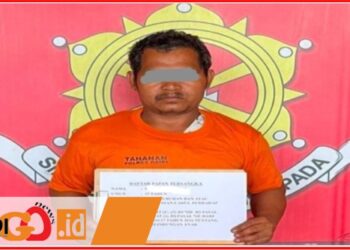 MS, tersangka pemerkosa putri kandungya saat diamankan di Polres Dairi, Kamis (3/10).