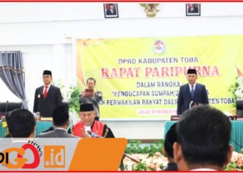 Pjs. Bupati Toba, Dr. Agustinus Panjaitan saat hadiri Rapat Paripurna DPRD Toba, Senin (7/10).