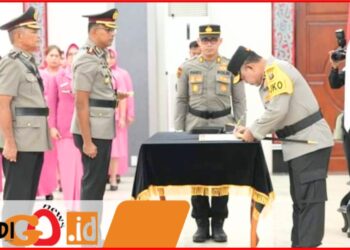 Kapolda Sumut, Irjen. Pol. Whisnu saat lantik Kapolrestabes Medan, Senin (7/10).
