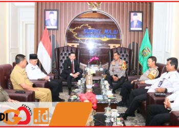 Kapolda Sumsel, Irjen. Pol. Andi Rian R Djajadi melanjutkan agenda silaturahmi Forkopimda bertemu PJ Gubernur Sumatera Selatan, Elen Setiadi dan staf dikantor Gubernur Sumsel, jalan Kapten A Rivai Sungai Pangeran Ilir Timur I Kota Palembang - Sumsel, Selasa (8/10/2024).