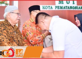 Paslon Nomor 2, Mangatas - Ade saat bersama pengurus MUI Kota Pematangsiantar, Rabu (9/10).