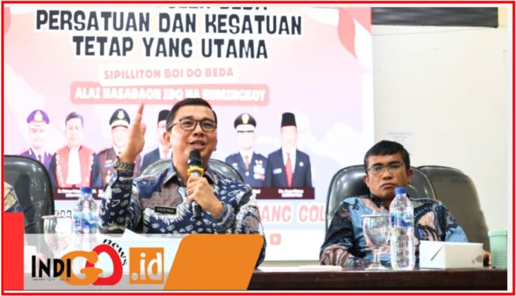 Pjs. Bupati Toba, Dr. Agustinus Panjaitan saat temu pers, Jumat (11/10).