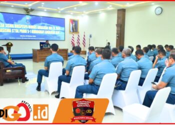 Danpushidrosal), Laksamana Madya TNI Dr. Budi Purwanto ST, MM memberikan pembekalan kepada 15 orang Perwira Siswa (Pasis) Pendidikan Spesialisasi Perwira (Dikspespa) Hidros Angkatan XXII dan 10 orang Mahasiswa Sekolah Tinggi Teknologi Angkatan Laut (STTAL) Prodi S- 1 Teknik Hidrografi Angkatan XLIV bertempat di ruang serbaguna Pushidrosal - Jakarta Utara, Rabu (30/10/2024).