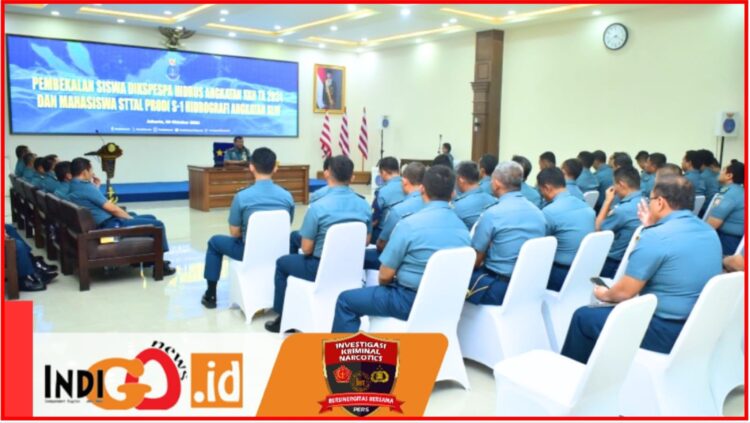 Danpushidrosal), Laksamana Madya TNI Dr. Budi Purwanto ST, MM memberikan pembekalan kepada 15 orang Perwira Siswa (Pasis) Pendidikan Spesialisasi Perwira (Dikspespa) Hidros Angkatan XXII dan 10 orang Mahasiswa Sekolah Tinggi Teknologi Angkatan Laut (STTAL) Prodi S- 1 Teknik Hidrografi Angkatan XLIV bertempat di ruang serbaguna Pushidrosal - Jakarta Utara, Rabu (30/10/2024).