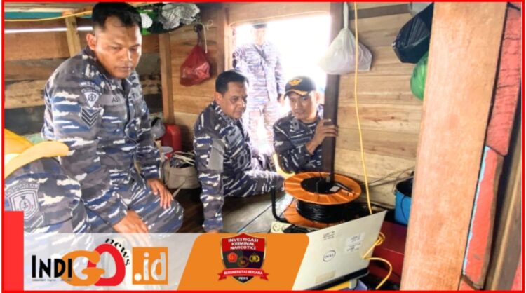 Wadanpushidrosal, Laksamana Muda TNI Bambang Irawan SE, M. Tr.Opsla melaksanakan inspeksi operasi survei dan pemetaan Hidro - Oseanografi (opssurta Hidros) di perairan Pontianak, Kamis (31/10/2024).