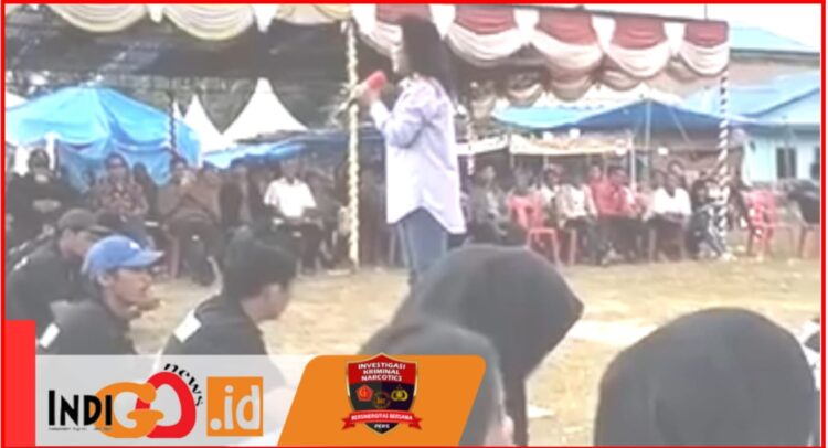 Calon Bupati Taput, Satika Simamora saat dihadapan warga Tarutung diduga melakukan ucapan provokasi, Sabtu (2/11).