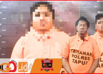 Tiga tersangka pelaku pengeroyokan saat diamankan di Polres Taput, Selasa (5/11).