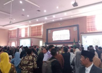 Pelantikan Anggota Dewan Masyarakat Padati Gedung DPRD Muara Enim