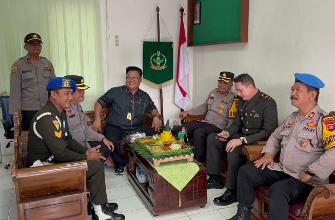 HUT TNI Ke-79, Kompol Apriansyah Dan Personil Anjangsana Ke Mako Sundenpom Dan Kantor Kanminbetcad II/18 Muara Enim