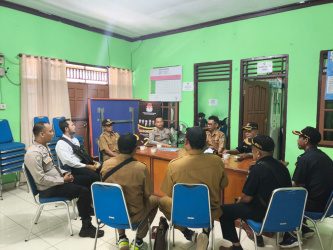 Polsek Lawang Kidul Sambangi Pemdes Tegal Rejo, Dukung Cooling System Pilkada Serentak 2024