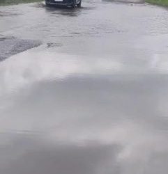 Bahayakan Pengguna Jalan, Kawasan Proyek Fly Over Sigam – Gelumbang Dilanda Genangan Air Dahsyat