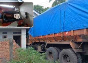 Truk Batu Bara Hantam Rumah di Karang Raja Muara Enim, 1 Penghuni Rumah Alami Luka