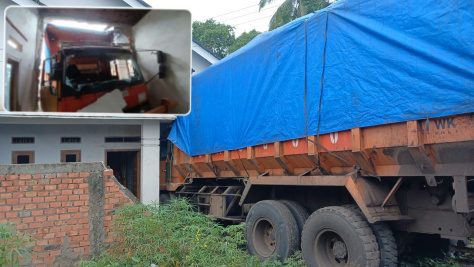 Truk Batu Bara Hantam Rumah di Karang Raja Muara Enim, 1 Penghuni Rumah Alami Luka