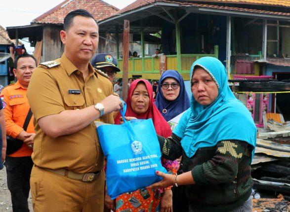 Korban Kebakaran Rumah di Desa Karang Raja Muara Enim Dapat Bantuan