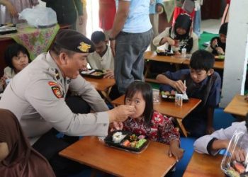 Polres Muara Enim Gelar Pemberian Makanan Bergizi untuk Siswa SLB