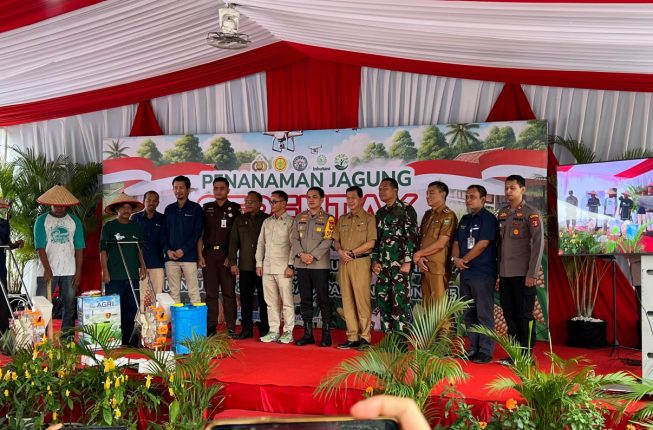 Sinergi dengan Polres Muara Enim, Bukit Asam Turut Mendukung Penanaman Jagung Serentak