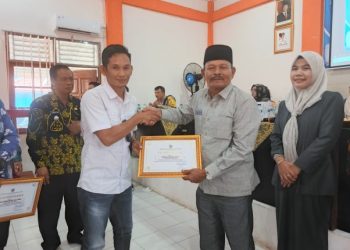 Kepala Desa Guci Terima Piagam Penghargaan Atas Prestasi Lunas PBB
