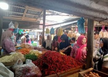 Jelang Ramadhan 1446 H, Asisten Muara Enim Lakukan Monitoring Pasar Pagi Gelumbang, Ini Hasilnya