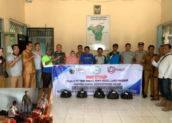 PT TBBE & PT RMKO Bersama Pemerintah Kecamatan Gunung Megang Bagikan Sembako untuk Warga