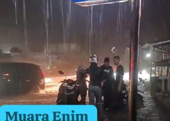 Hujan Deras Sejumlah Kawasan di Muara Enim Dilanda Banjir Kondisi PLN Byar Pet