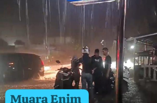 Hujan Deras Sejumlah Kawasan di Muara Enim Dilanda Banjir Kondisi PLN Byar Pet
