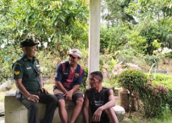 Babinsa Koramil 04/GM Laksanakan Patroli dan Komsos di Desa Kayuara Sakti Selama Bulan Ramadhan Serta Saling Menjaga & Menghargai