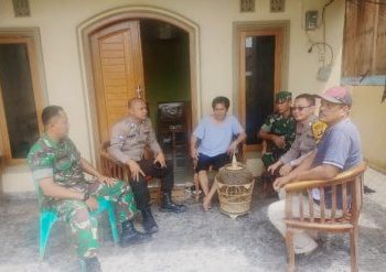Babinsa Koramil 04/Gunung Megang Gelar Komsos di Desa Rami Pasai