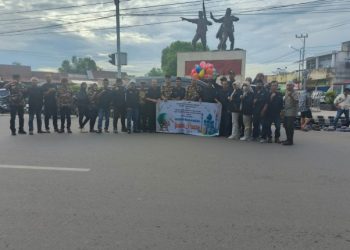 PC FKPPI 0604 dan FK-PMB Muara Enim Berbagi Takjil di Bulan Penuh Berkah