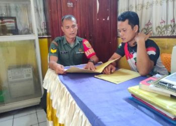 Hujan Deras Guyur Muara Enim, Babinsa Koramil 04/Gunung Megang Cek Debit Air Sungai Lematang