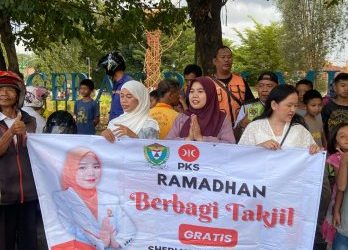 Di Bulan Penuh Berkah, Anggota DPRD Muara Enim Sheri Yosy Maser, S.A.P Bagikan Takjil kepada Masyarakat