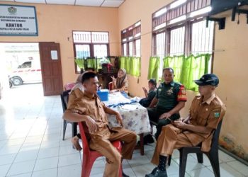 Sertu Masrul Amin Babinsa Koramil 04/Gunung Megang Laksanakan Komsos dengan Perangkat Desa Pagar Dewa