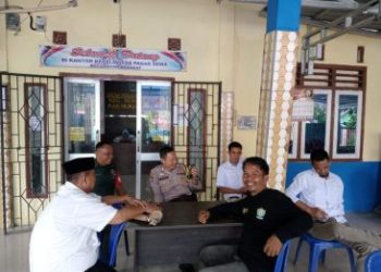 Babinsa Koramil 04/Gunung Megang Pererat Hubungan dengan Aparat Desa