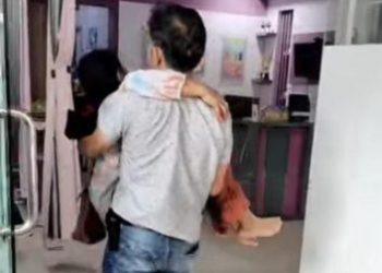 Aksi Spontan Kanit Reskrim Polsek Gelumbang Selamatkan Korban Laka Dijalan Raya