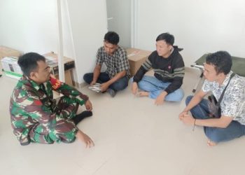 Babinsa melaksanakan Komsos Dengan Warga Binaan Demi Menjalin Hubungan Baik