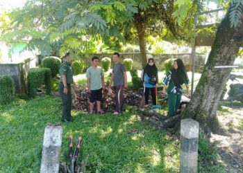 Babinsa Koramil 04/Gunung Megang dan Warga Gelar Kerja Bakti