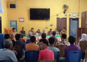 Babinsa Koramil 04/Gunung Megang Monitoring Penyaluran BLT di Desa Betung