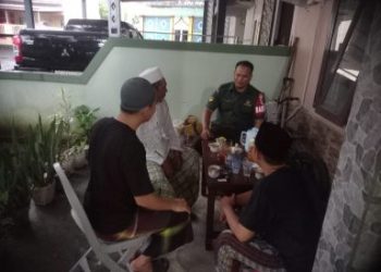 Babinsa Koramil 04/Gunung Megang Laksanakan Komsos dengan Tokoh Agama