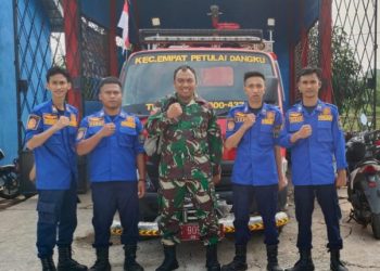 Babinsa Koramil 04/Gunung Megang Periksa Perlengkapan Pemadam untuk Antisipasi Karhutla