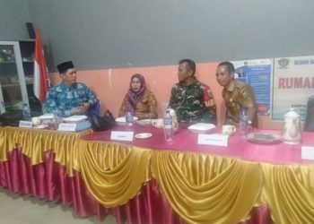 Babinsa Koramil 04/Gunung Megang Jalin Komsos Pemerintah Desa dan Tokoh Masyarakat